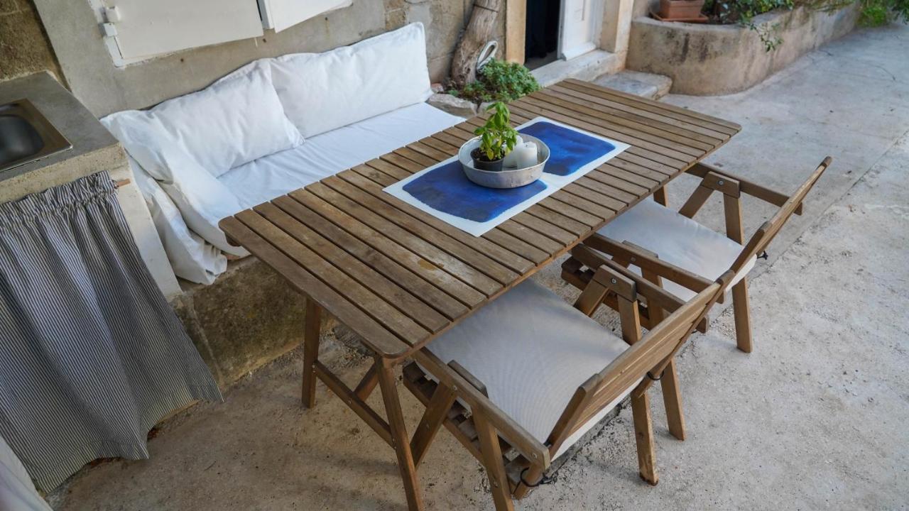 Charming Two-Bed Apartment Orange Garden Sutivan Exteriör bild