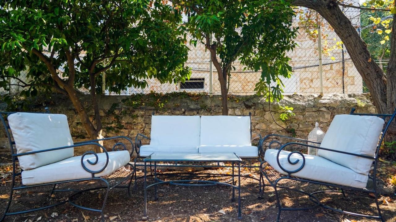 Charming Two-Bed Apartment Orange Garden Sutivan Exteriör bild